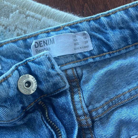 Bershka Distressed Denim Jeans - Picture 4 of 8
